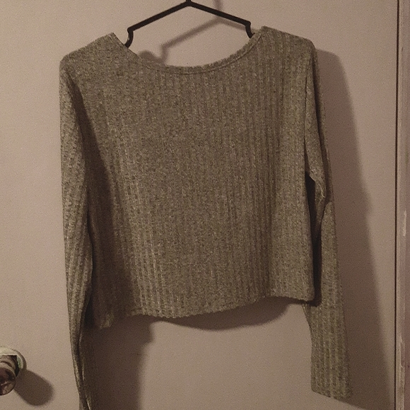 Cropped long sleeve pocket shirt - Picture 2 of 2